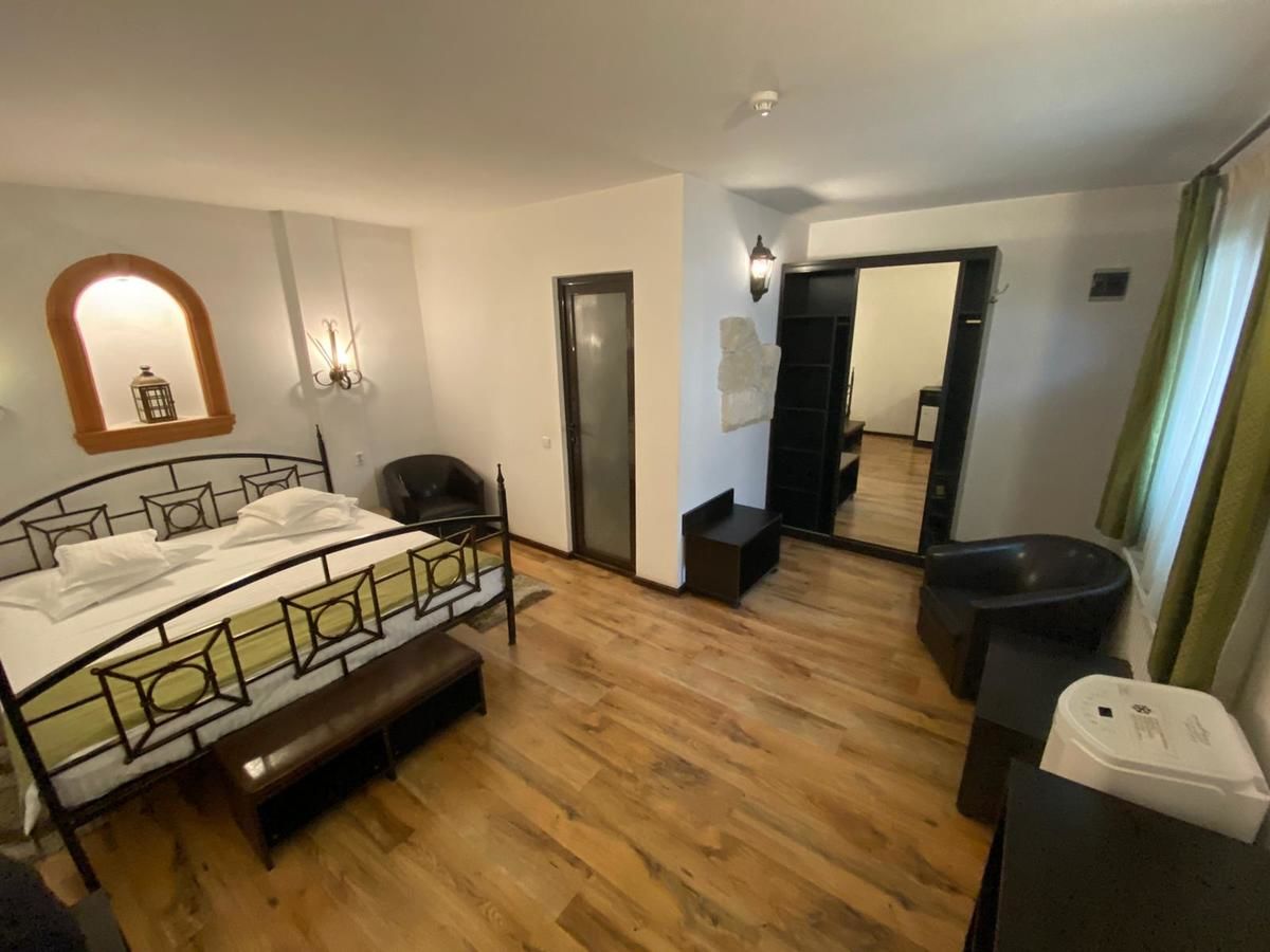 Отель Hotel Hanul Fullton Клуж-Напока