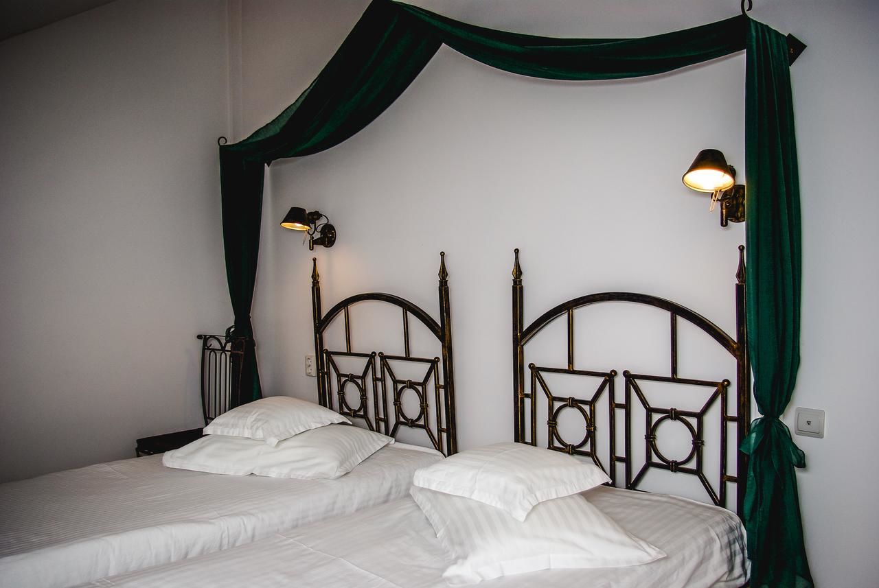 Отель Hotel Hanul Fullton Клуж-Напока