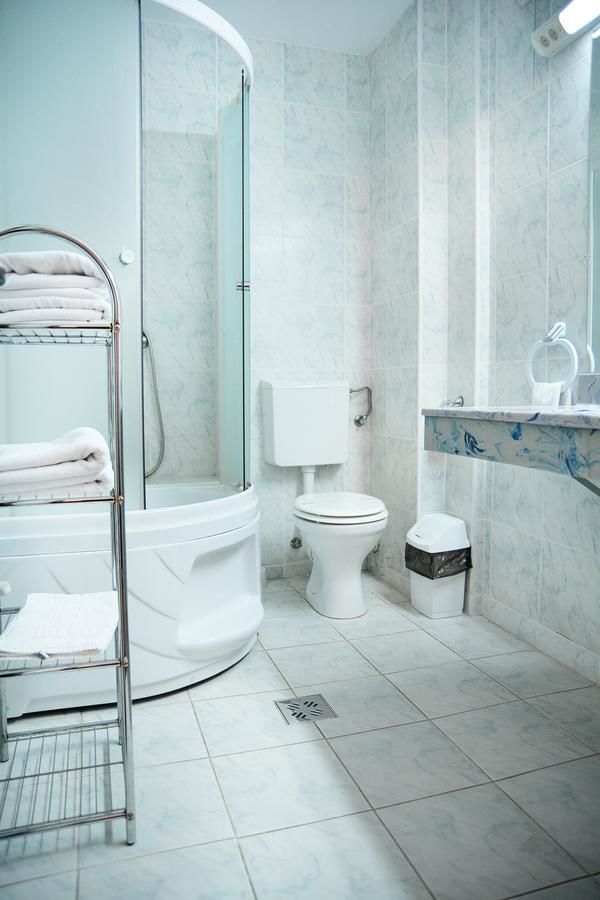Отель Hotel Hanul Fullton Клуж-Напока