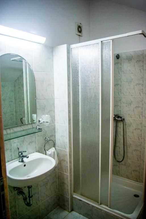 Отель Hotel Hanul Fullton Клуж-Напока
