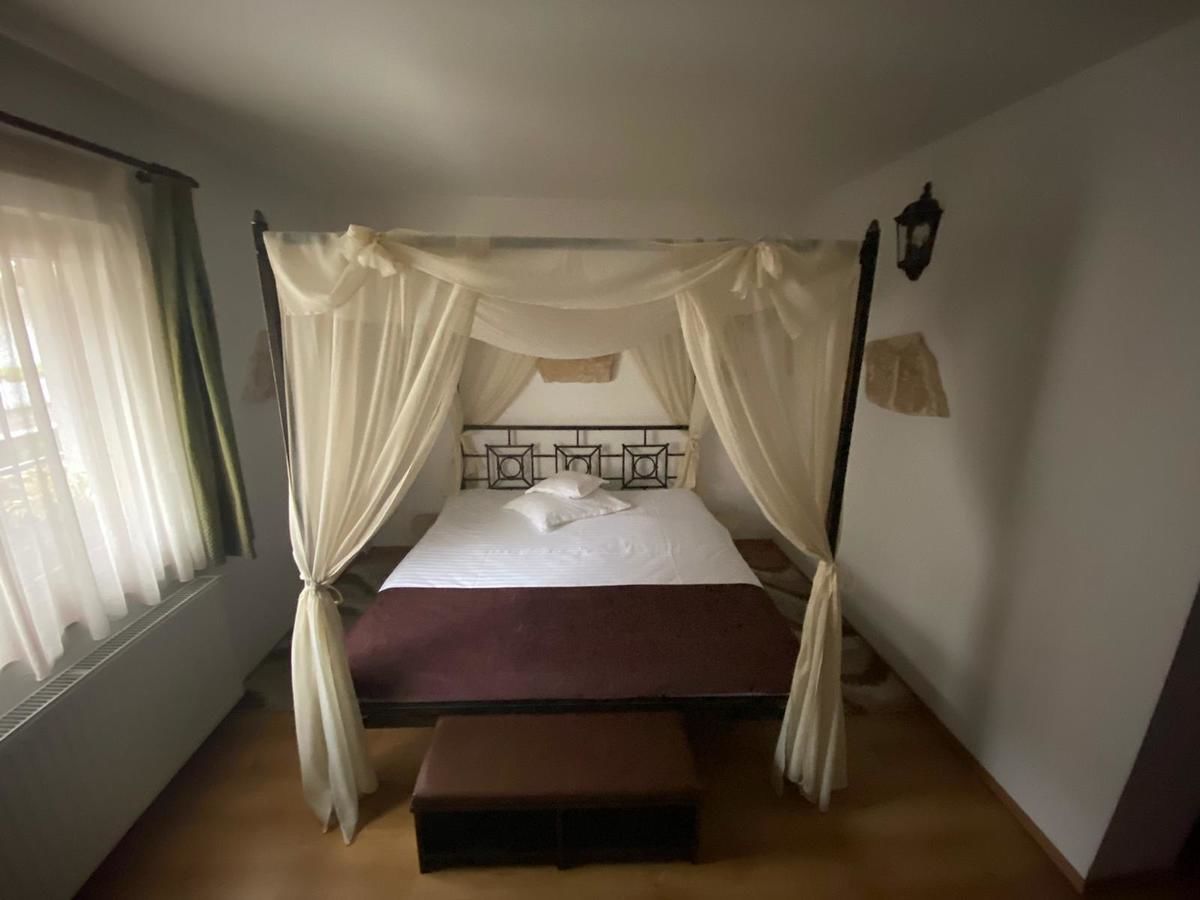 Отель Hotel Hanul Fullton Клуж-Напока