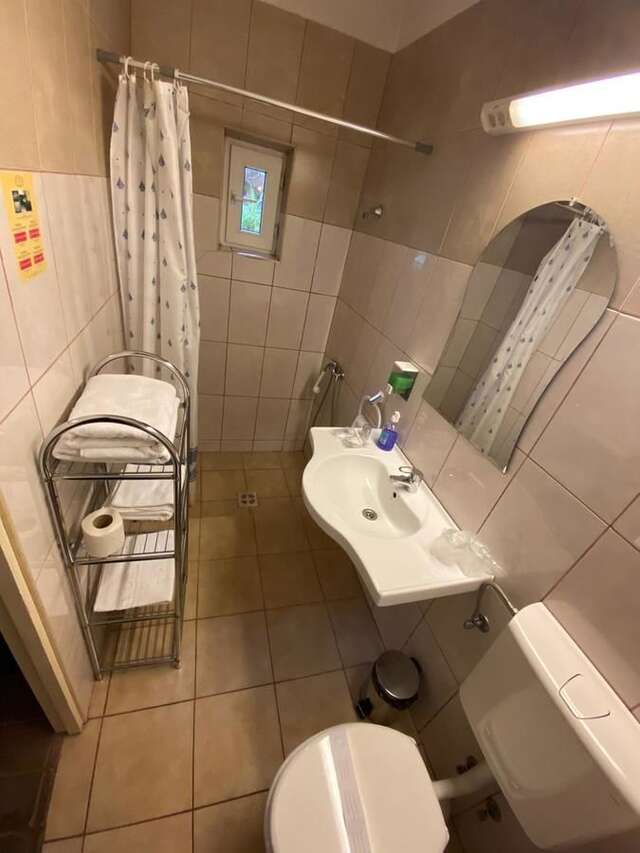 Отель Hotel Hanul Fullton Клуж-Напока-15