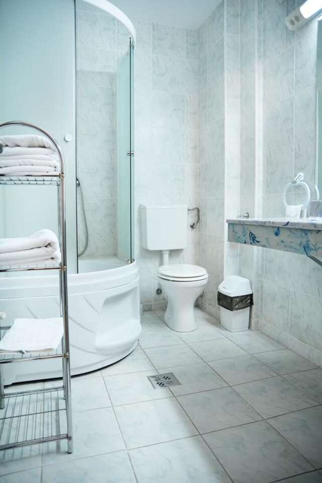 Отель Hotel Hanul Fullton Клуж-Напока-36