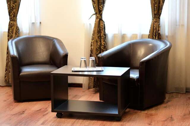 Отель Hotel Hanul Fullton Клуж-Напока-37