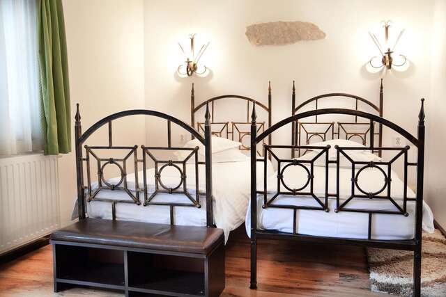 Отель Hotel Hanul Fullton Клуж-Напока-39