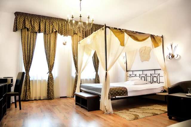 Отель Hotel Hanul Fullton Клуж-Напока-48