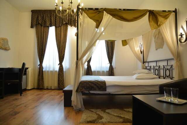 Отель Hotel Hanul Fullton Клуж-Напока-52
