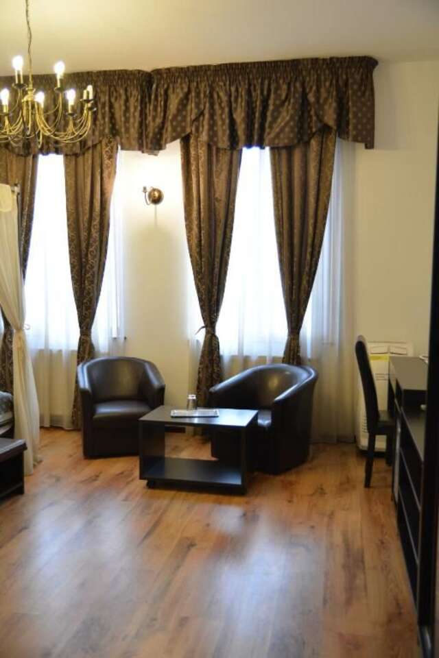Отель Hotel Hanul Fullton Клуж-Напока-53