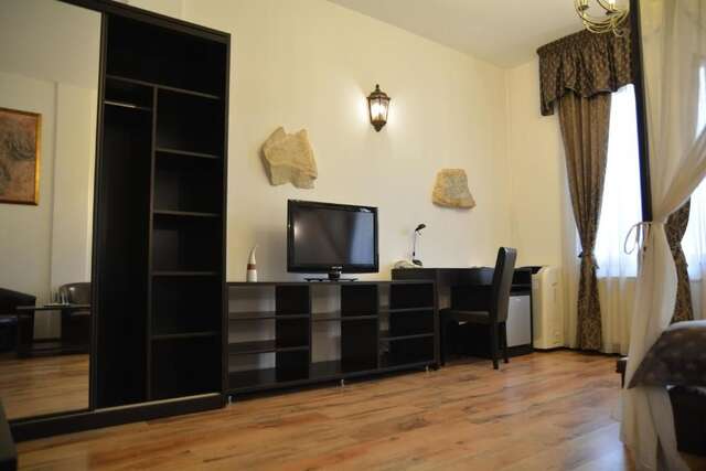 Отель Hotel Hanul Fullton Клуж-Напока-55