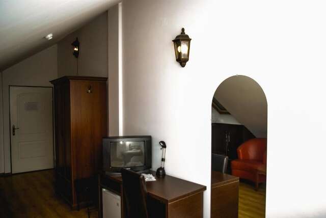 Отель Hotel Hanul Fullton Клуж-Напока-60